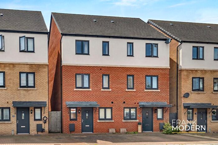 4 Bedroom Semi-Detached House For Sale In Goldcrest Way, Hampton Vale, PE7