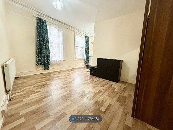 Studio To Rent In Catford Broadway, London, SE6