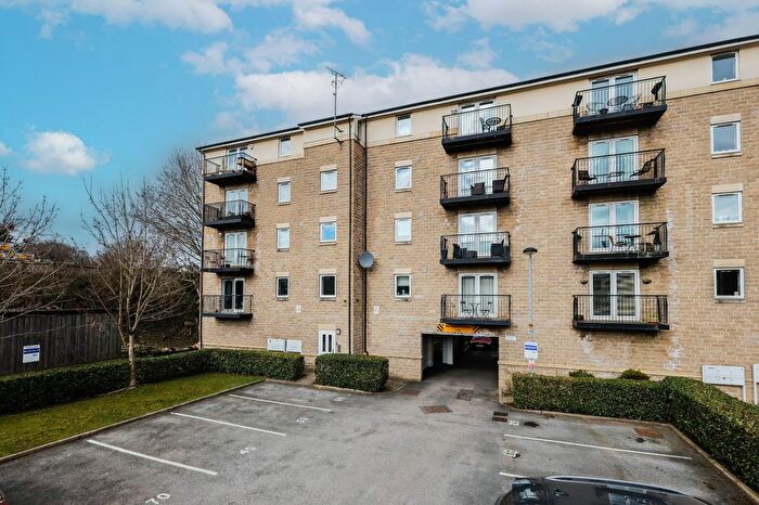 2 Bedroom Flat For Sale In Cornmill View, Horsforth, Leeds, West Yorkshire, LS18