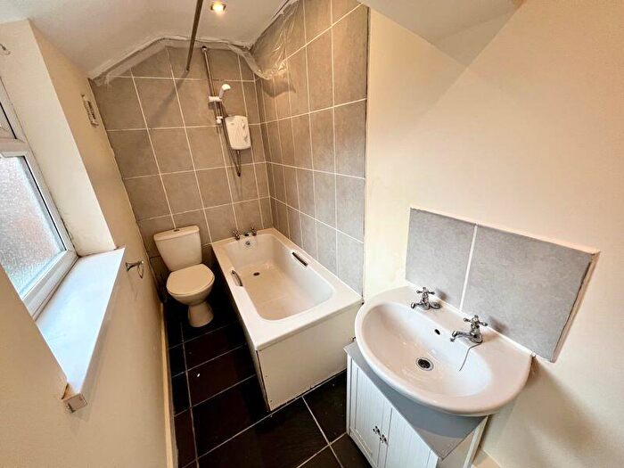 3 Bedroom End Of Terrace House For Sale In Smithfield Road, Wrexham, LL13