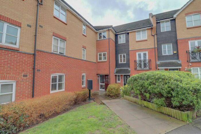 2 Bedroom Apartment To Rent In Plomer Avenue, Hoddesdon, Hertfordshire, EN11