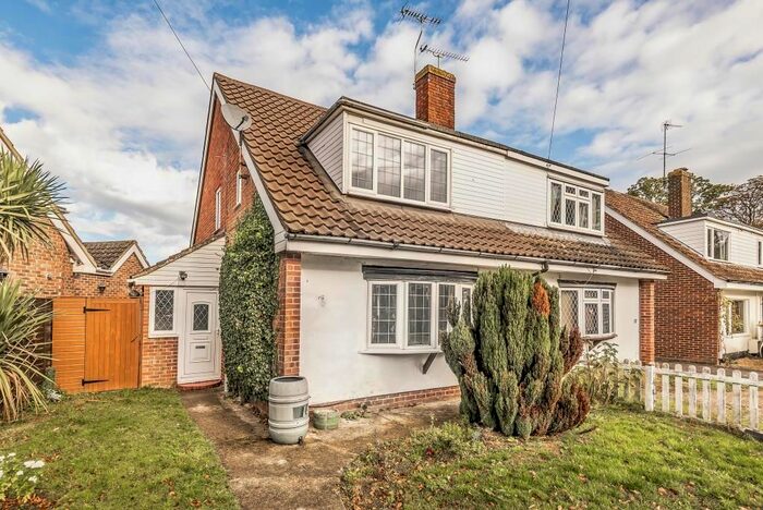 3 Bedroom Semi-Detached House To Rent In Danywern Drive, Winnersh, RG41