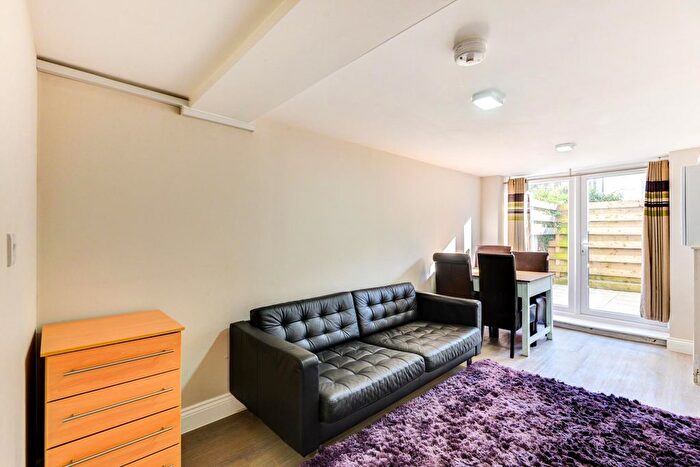 1 Bedroom Semi-Detached House To Rent In B Freshfield Street, Brighton, BN2