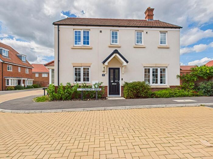 3 Bedroom Detached House For Sale In Consort Drive, Bramley, RG26