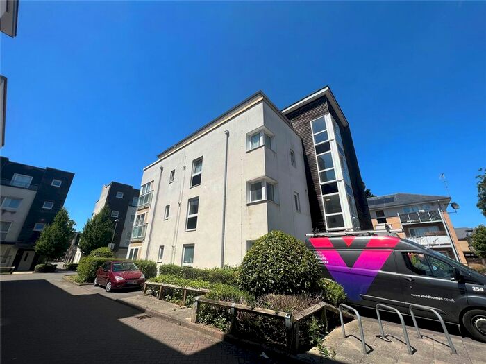 2 Bedroom Flat To Rent In Suttones Place, Southampton, Hampshire, SO15