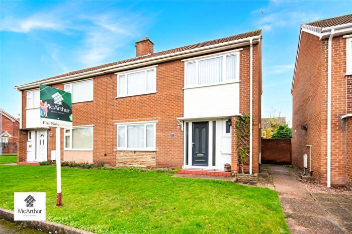 3 Bedroom Semi-Detached House For Sale In Thompson Avenue, Harworth & Bircotes, Doncaster, South Yorkshire, DN11