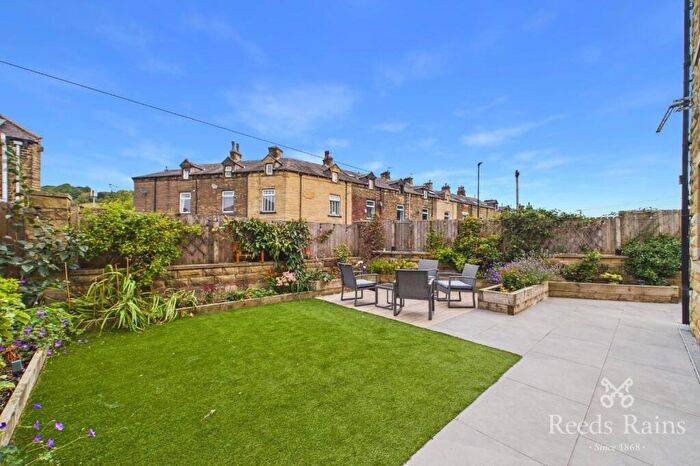 2 Bedroom Bungalow For Sale In Mill Bank Close, Todmorden, OL14