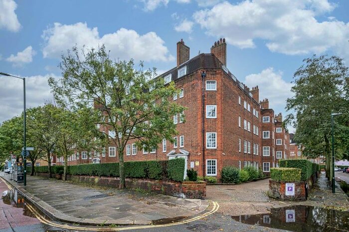 3 Bedroom Flat To Rent In Richmond Road, Twickenham, TW1