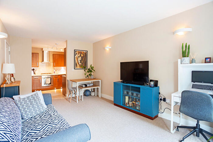 1 Bedroom Flat To Rent In Beaufort Road, Kingston Upon Thames, Surrey, KT1