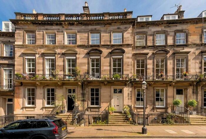 4 Bedroom Flat To Rent In / Clarendon Crescent, Edinburgh, EH4