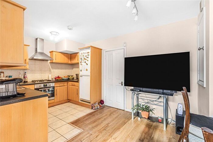 2 Bedroom Flat To Rent In Robinson Road, London, SW17