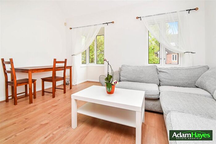2 Bedroom Maisonette To Rent In Dorset Mews, Finchley Central, N3