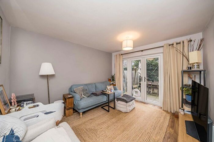 2 Bedroom Maisonette For Sale In Turenne Close, Wandsworth, SW18