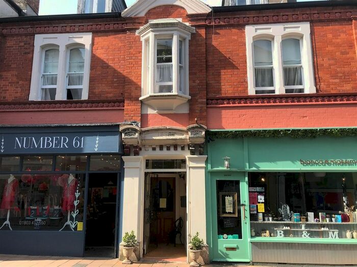 2 Bedroom Flat To Rent In High Street, Totnes TQ9