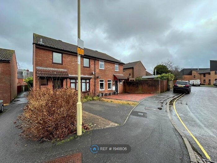 3 Bedroom Semi-Detached House To Rent In Weavers Close, Andover, SP10