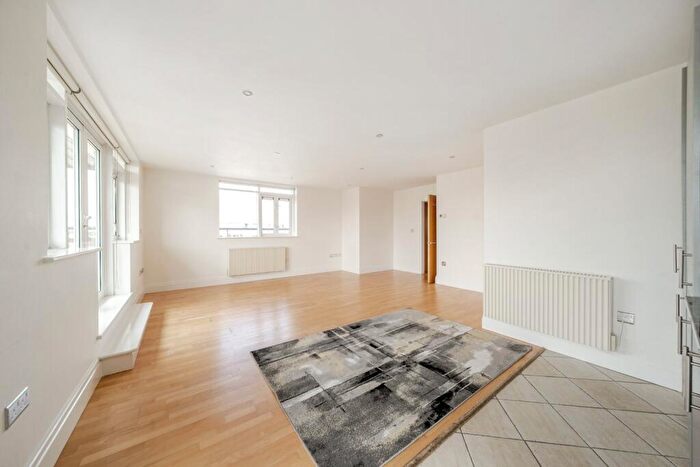 3 Bedroom Flat For Sale In Seven Kings Way, Kingston Upon Thames, Surrey, KT2