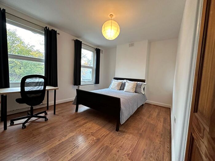 4 Bedroom Terraced House To Rent In Kirkwood Road, Nunhead, London, SE15