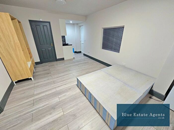 1 Bedroom Flat To Rent In Great West Road, Isleworth, TW7