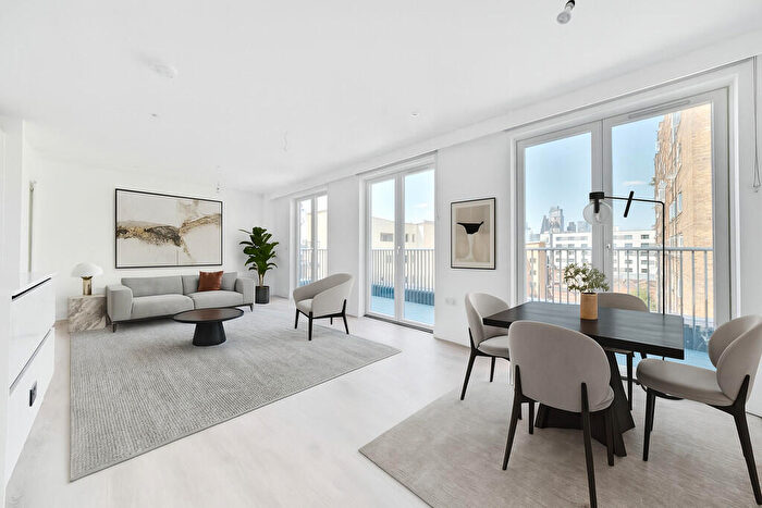 3 Bedroom Apartment To Rent In Sidney Street, Whitechapel, London, E1