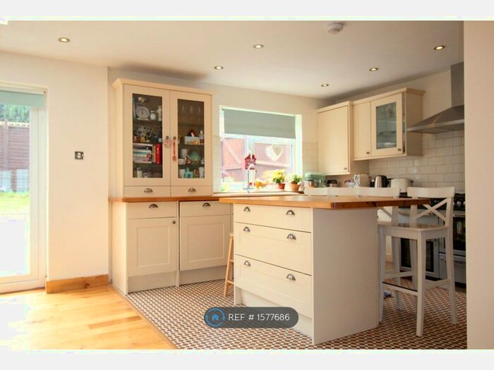 4 Bedroom End Of Terrace House To Rent In Ingleway, London, N12