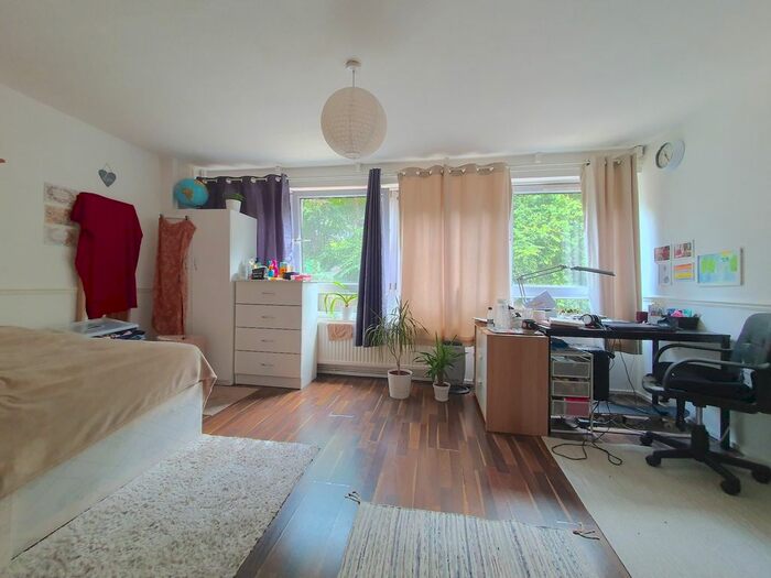 4 Bedroom Flat To Rent In Southern Grove, Mile End, London, E3
