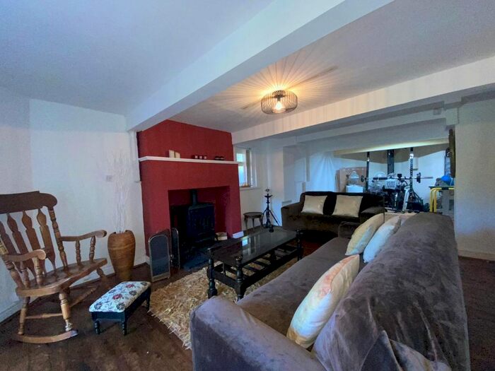 1 Bedroom Flat To Rent In Billinge Avenue, Blackburn, BB2