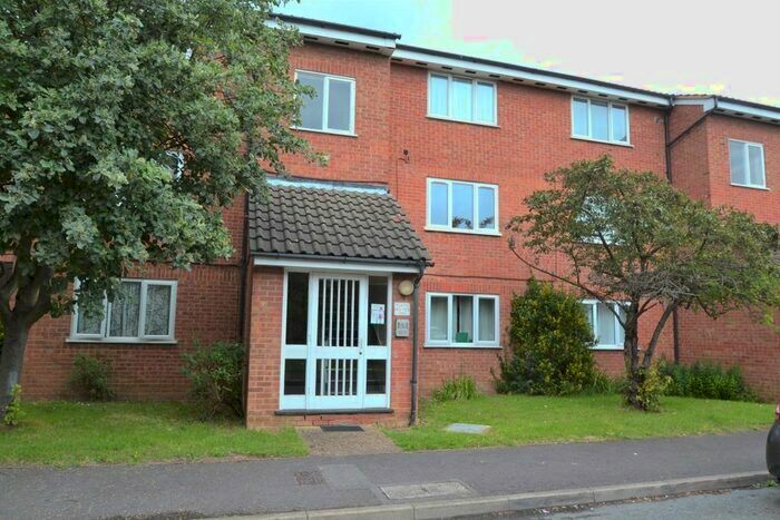 2 Bedroom Flat To Rent In Millhaven Close, Chadwell Heath, Essex, RM6