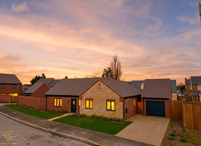 3 Bedroom Detached Bungalow For Sale In Poplar Gardens, Eastrea, PE7