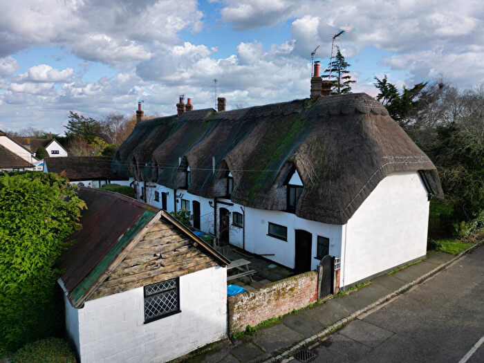 2 Bedroom Cottage For Sale In Ballards Row, College Road South, Aston Clinton, Aylesbury, HP22
