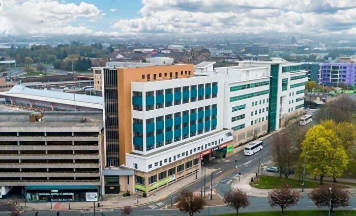 1 Bedroom Flat To Rent In City Exchange, Halls Ing, Bradford, BD1