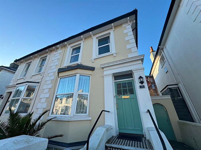 2 Bedroom Maisonette To Rent In Hova Villas, Hove, BN3