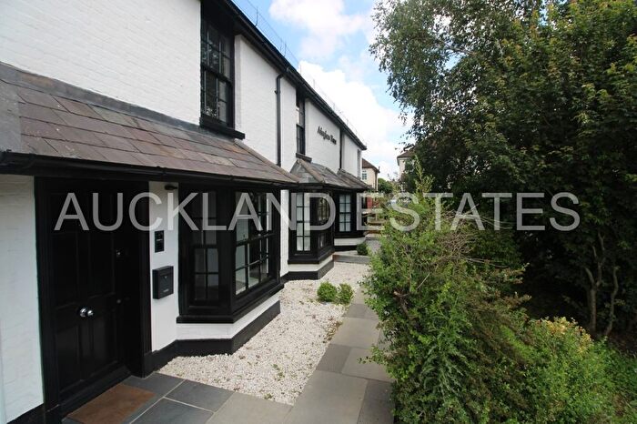 2 Bedroom Mews For Sale In Arlingham House, St. Albans Road, South Mimms, EN6