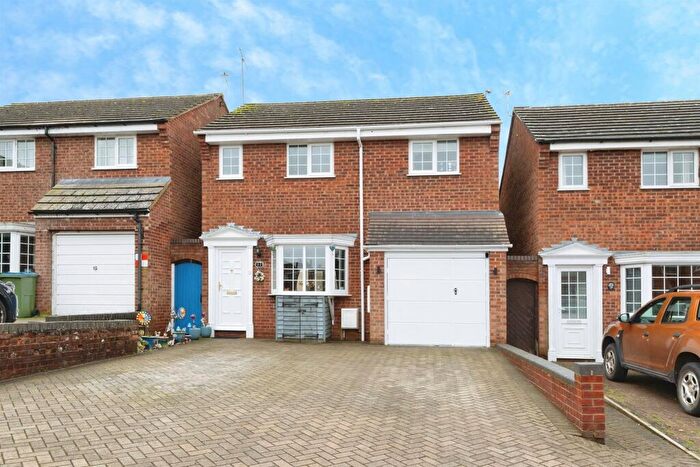 3 Bedroom Detached House For Sale In Ashgrove, Steeple Claydon, Buckingham, MK18