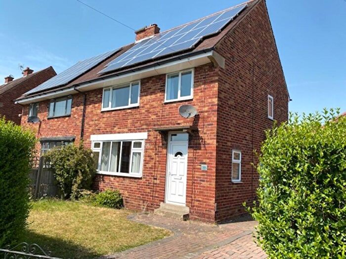 3 Bedroom Semi-Detached House To Rent In Rowena Drive, Thurcroft, S66
