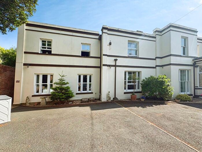 2 Bedroom Apartment For Sale In Millfield Avenue, East Cowes, Isle Of Wight, PO32