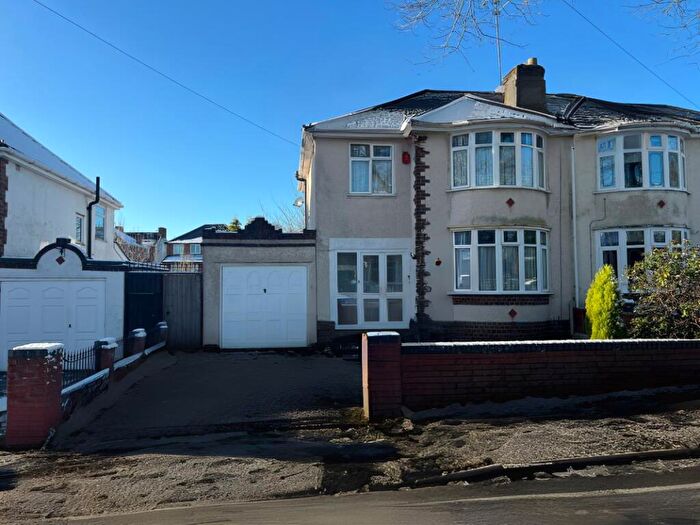 3 Bedroom Semi Detached House For Sale In Queens Road, Dudley, DY3