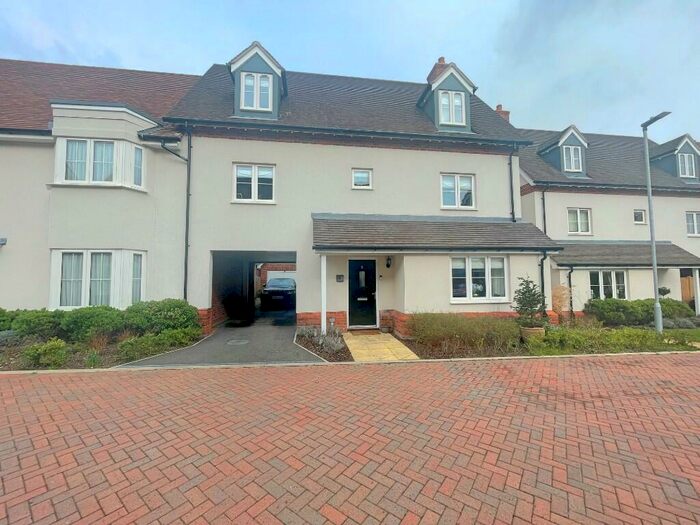 4 Bedroom Link Detached House For Sale In Apricot Mews, Tiptree, CO5