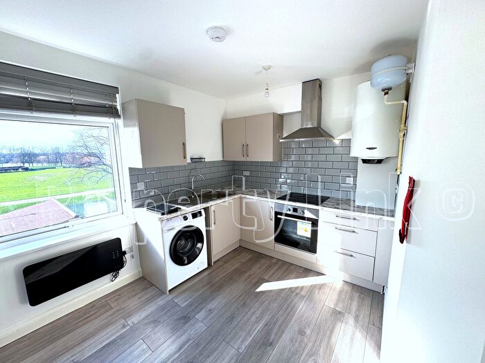 2 Bedroom Flat To Rent In Lodge Avenue, Dagenham, RM8