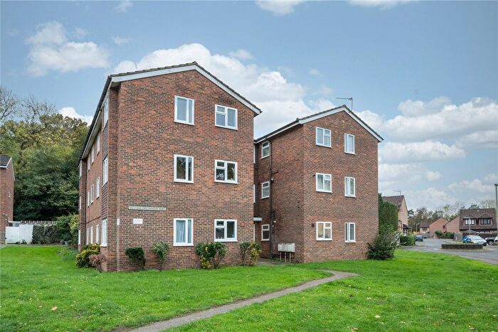 1 Bedroom Flat For Sale In Addlestone, Surrey, KT15