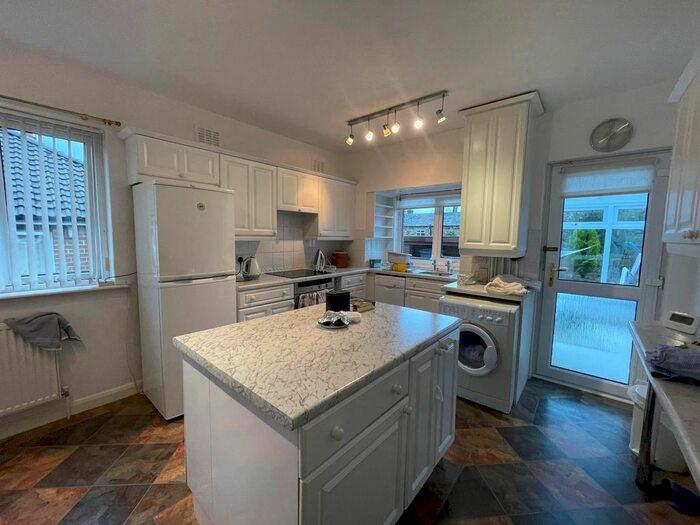 3 Bedroom Detached House To Rent In Lyndale Road, Bingley, West Yorkshire, Uk, BD16