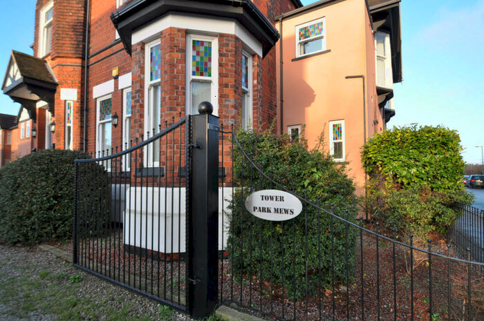 2 Bedroom Apartment For Sale In Tower Park Mews, Hull, HU8