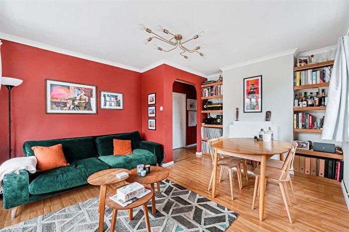 2 Bedroom Flat To Rent In Uxbridge Road, London, W3