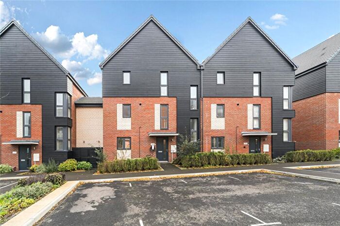 4 Bedroom Semi-Detached House To Rent In Station Road, Hook, Hampshire, RG27