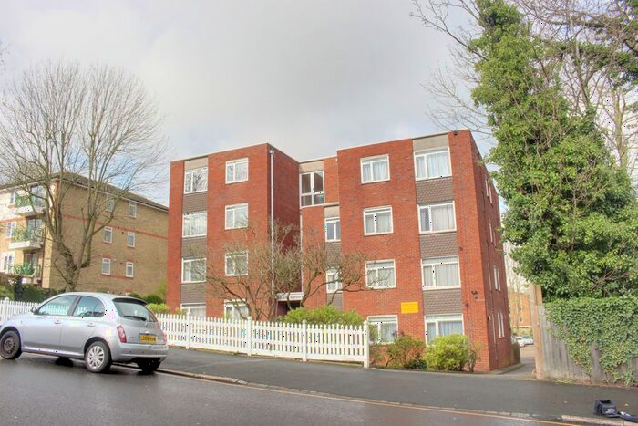 2 Bedroom Flat To Rent In Haling Park Road, South Croydon, CR2