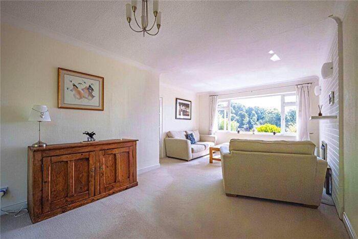2 Bedroom Bungalow For Sale In Brownlow Rise, Totternhoe, Central Bedfordshire, LU6