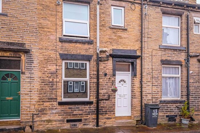 1 Bedroom Terraced House For Sale In William Henry Street, Brighouse, HD6