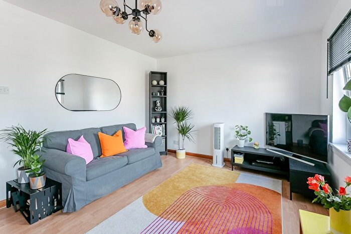 2 Bedroom Flat For Sale In Sheriff Bank, Edinburgh, EH6