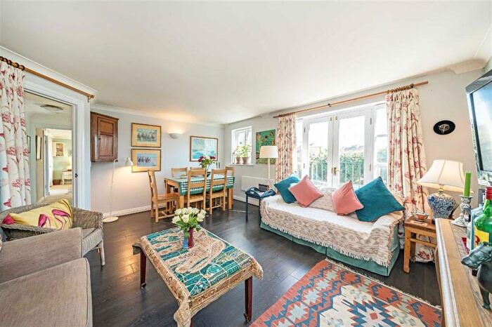 2 Bedroom Flat For Sale In Stockwell Green, Stockwell, SW9