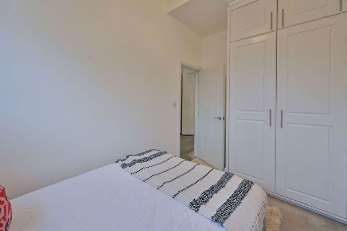 1 Bedroom Flat To Rent In Trebovir Road, Earls Court, London, SW5