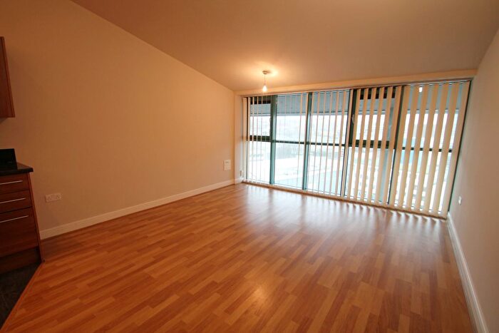 1 Bedroom Flat To Rent In The Crescent, Plymouth, PL1